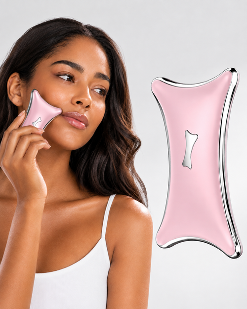 Gua Sha électrique Astrelya rose en routine beauté avec modèle antillaise